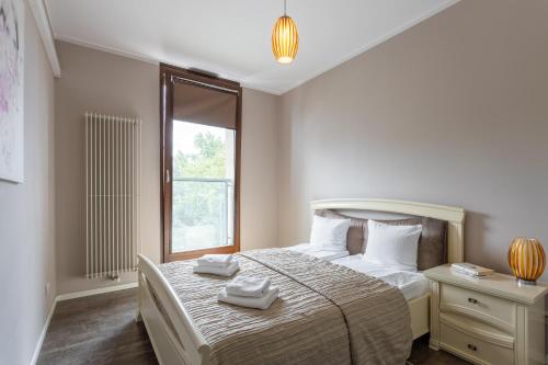 Katil atau katil-katil dalam bilik di Golden Apartments Warsaw - Big Luxury Apartment in the Center - Kolejowa