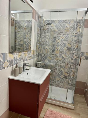 a bathroom with a sink and a shower at All’ombra del museo in Tarquinia