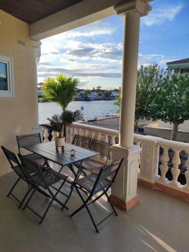 APPART AU GRAU D'AGDE VUE SUR LA MER ET L'HERAULT