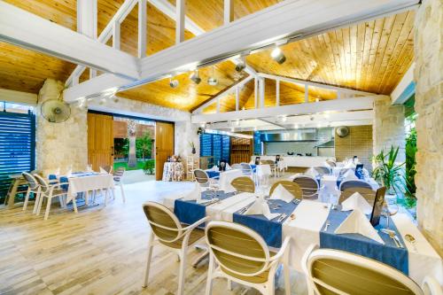 Εστιατόριο ή άλλο μέρος για φαγητό στο Royal Garden Beach Hotel