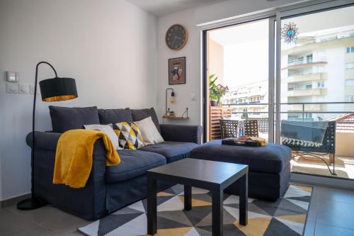 PWS - Sunny modern flat near Juan Les Pins Pinede & beach - Terrace & AC!
