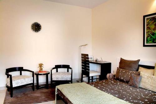 A bed or beds in a room at Ac Beautiful Luxury stay in Omaxe Vrindavan Jai bankebihariji by Shishamare