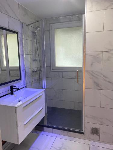 Photo de la galerie de l'établissement Appartement type f3 au centre-ville Domont, à Domont