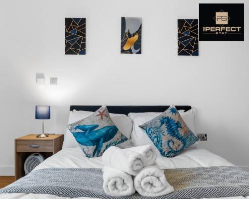 a bedroom with a bed with towels on it at Mercury Suite CITY CENTRE Netflix Dedicated Workspace By Your Perfect Stay Short Lets Birmingham in Birmingham