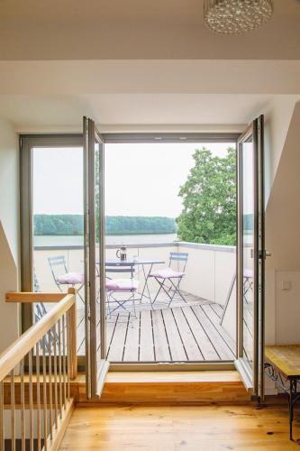 a room with a balcony with a table and chairs at Sommerfrische Lychen in Lychen