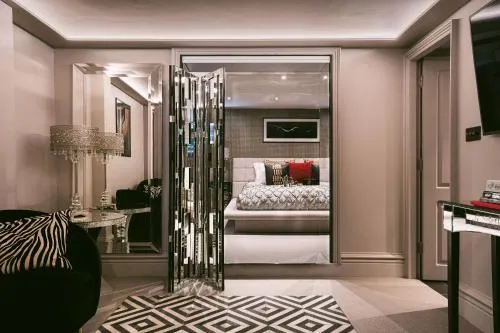 Square Townhouse photo 1