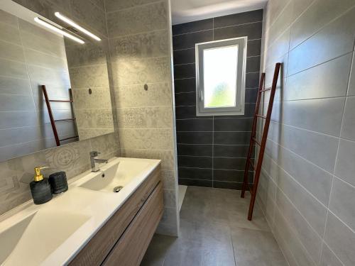 Vonios kambarys apgyvendinimo įstaigoje Villa Sarlat ,piscine/jacuzzi
