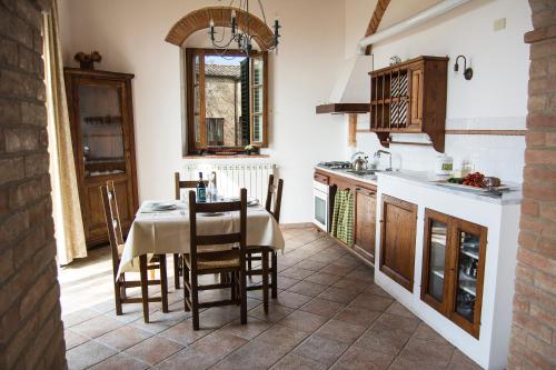 Η κουζίνα ή μικρή κουζίνα στο Agriturismo Torraiolo