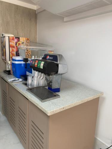 a kitchen counter with a coffee maker on it at SPAZZIO DI ROMA INCLUSO ACQUA PARK SPLASH in Caldas Novas