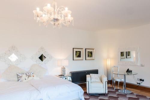 Cama o camas de una habitación en Leverhulme Hotel