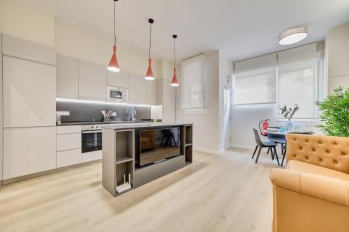 an open kitchen with a living room and a dining room at Apartamento Pamplona Prime by Clabao in Pamplona