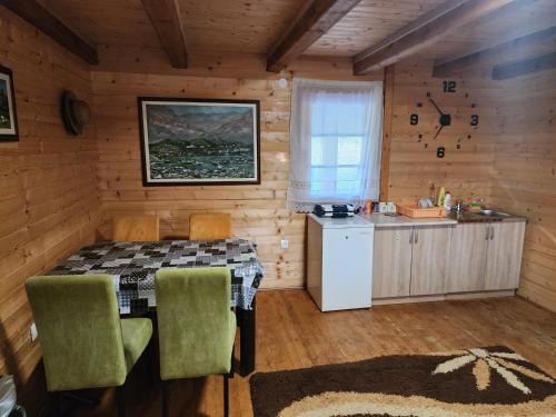 Kuchyň nebo kuchyňský kout v ubytování Planinska tišina Guest House