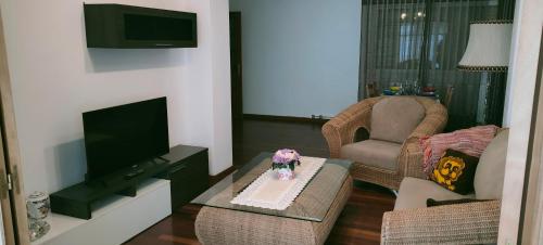 TV a/nebo společenská místnost v ubytování Apartamento de 4 habitaciones en el Centro de Monforte