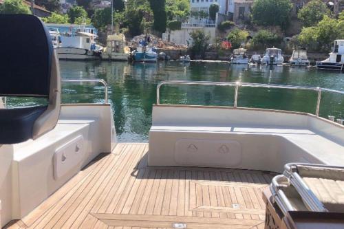 a deck of a boat with a bath tub at Lovely Lobster in the Island in Adalar