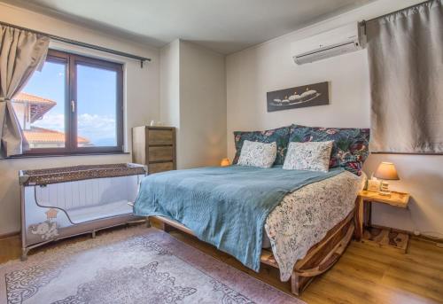 Ένα ή περισσότερα κρεβάτια σε δωμάτιο στο Pastels - 2BD in Trinity Bansko with underground parking by Flat Mаnager