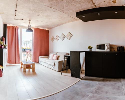 Posedenie v ubytovaní Industrial 9th Floor Central Apartment with Balcony and Views