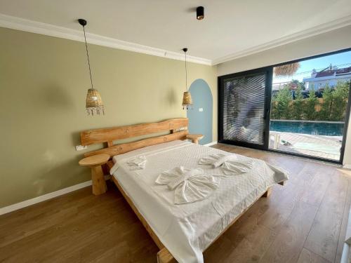 Postel nebo postele na pokoji v ubytování Fethiye Telmessos Suites