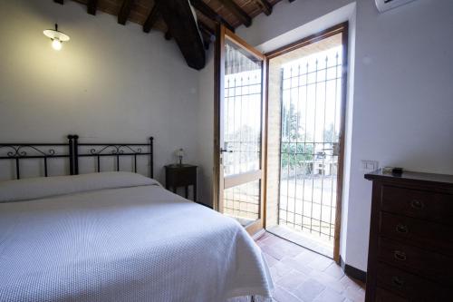 Giường trong phòng chung tại Agriturismo Pontignanello