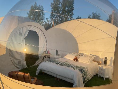 a room with a bed in a tent at La Réserve de Rilhat in Cognat-Lyonne