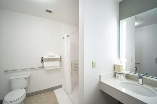 Koupelna v ubytování Hilton Garden Inn Evansville