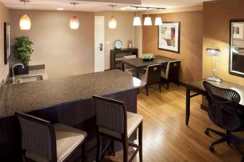a bar in a room with chairs and tables at Hilton Garden Inn Sioux Falls South in Sioux Falls