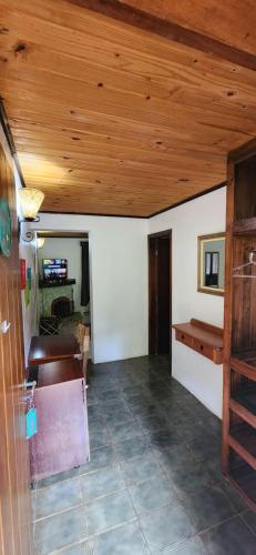 Μια τηλεόραση ή/και κέντρο ψυχαγωγίας στο Hortensias Pousada Boutique - Piscina Aquecida 37 Graus e Fire Pit a Gas - Aceita PET