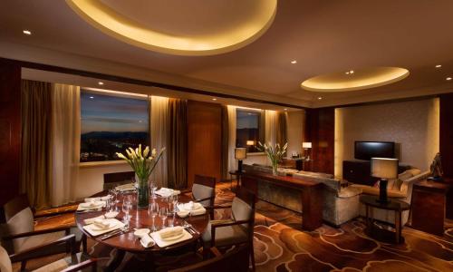 Posezení v ubytování DoubleTree by Hilton Qinghai - Golmud