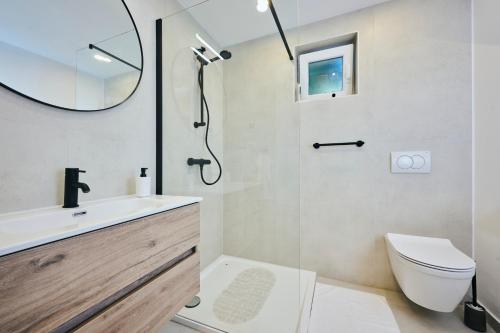 a bathroom with a toilet and a sink and a mirror at Apartmani Erik Umag in Umag