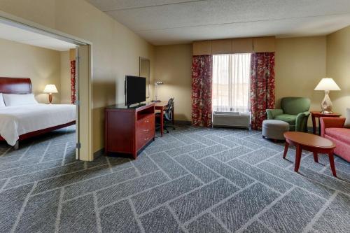 a hotel room with a bed and a television at Hilton Garden Inn Indianapolis Airport in Plainfield