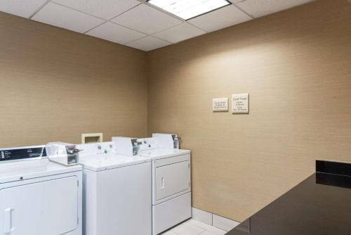 a laundry room with two sinks and a washer and dryer at Hilton Garden Inn Indianapolis South/Greenwood in Indianapolis