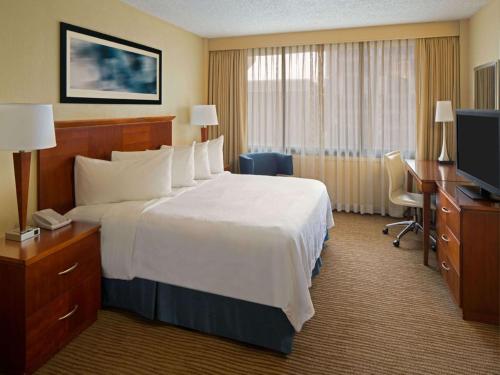 TV/Unterhaltungsangebot in der Unterkunft Embassy Suites Winston-Salem