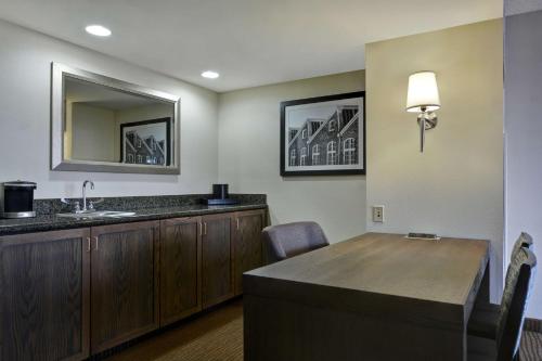 Galeriebild der Unterkunft Embassy Suites Winston-Salem in Winston-Salem