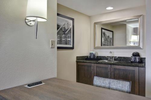 Galeriebild der Unterkunft Embassy Suites Winston-Salem in Winston-Salem