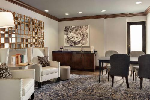 Hilton Checkers Los Angeles Image