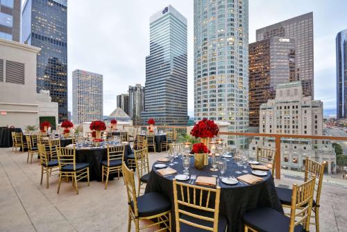 Restaurace v ubytování Hilton Checkers Los Angeles