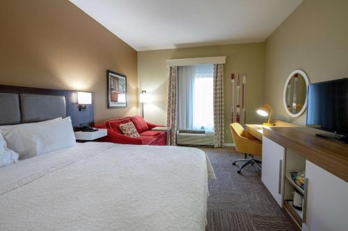 Postel nebo postele na pokoji v ubytování Hampton Inn and Suites Lafayette