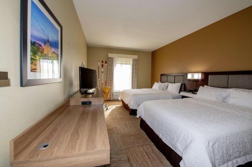 Postel nebo postele na pokoji v ubytování Hampton Inn and Suites Lafayette