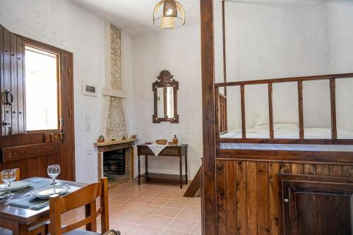 Postel nebo postele na pokoji v ubytování Finikas House