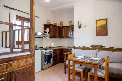 Kuchyň nebo kuchyňský kout v ubytování Finikas House