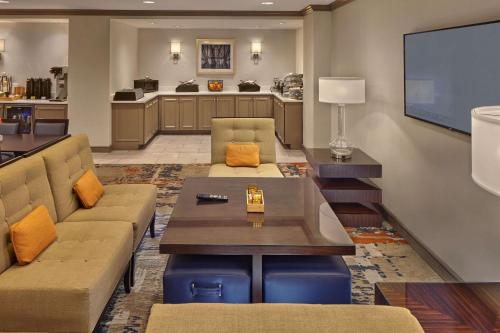 Posezení v ubytování DoubleTree by Hilton Little Rock