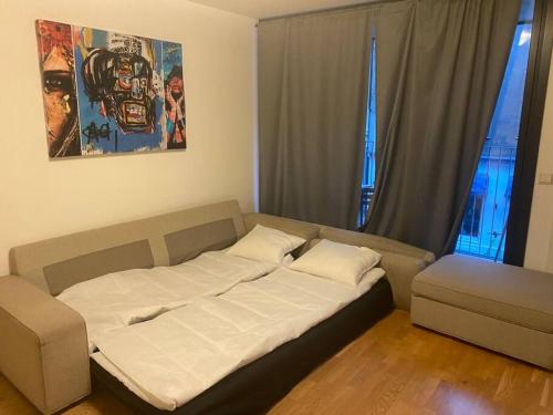 A bed or beds in a room at Leilighet midt i Oslo sentrum 2 soverom og stue