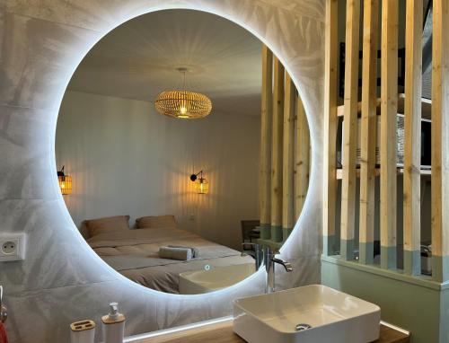 Ένα μπάνιο στο Studio cocooning centre ville d'Honfleur