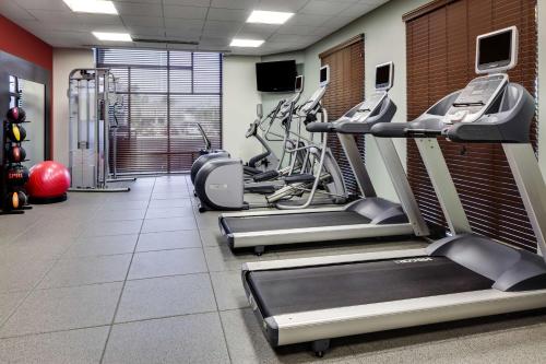a gym with treadmills and elliptical machines at Hilton Garden Inn Manhattan Kansas in Manhattan