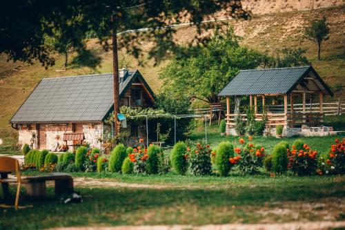 Сад в Etno vodenica Ćirović - Ethno Watermill