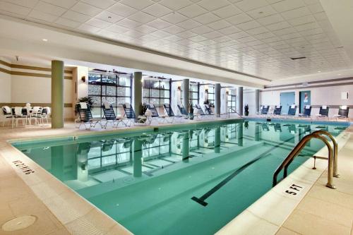 a large swimming pool in a large building at Hilton McLean Tysons Corner in Tysons Corner