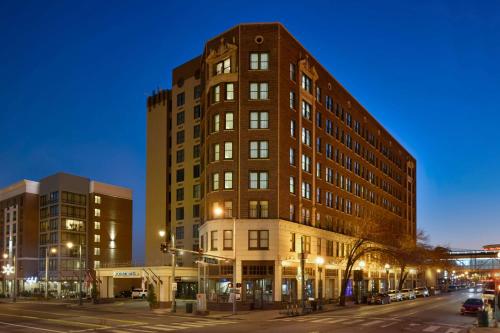 DoubleTree by Hilton Memphis Downtown Image