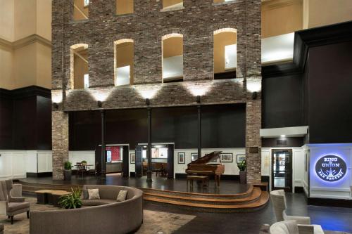 DoubleTree by Hilton Memphis Downtown Image