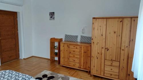 a room with wooden cabinets and a wooden floor at Anno Apartman in Balatonföldvár