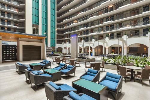 Фотография из галереи Embassy Suites by Hilton Miami International Airport в Майами