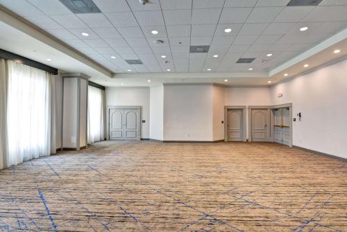 Фотография из галереи Embassy Suites by Hilton Miami International Airport в Майами